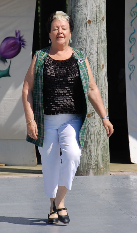 [dsc_5684.jpg] Kay Handrahan step-dancing