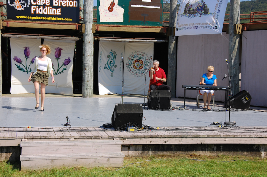 [dsc_5697.jpg] Ava Sturm step-dancing to the music of Kinnon Beaton on fiddle accompanied by Betty Lou Beaton on keyboards