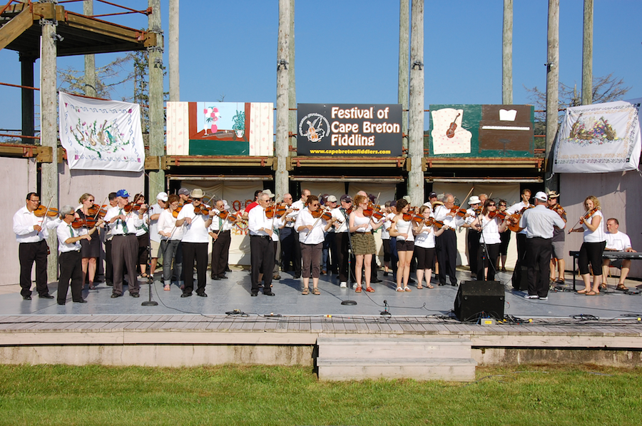 [dsc_5889.jpg] Cape Breton Fiddlers’ Association third group number, a tribute to the deceased members, directed by Eddie Rodgers and accompanied by Sheumas MacNeil on keyboards