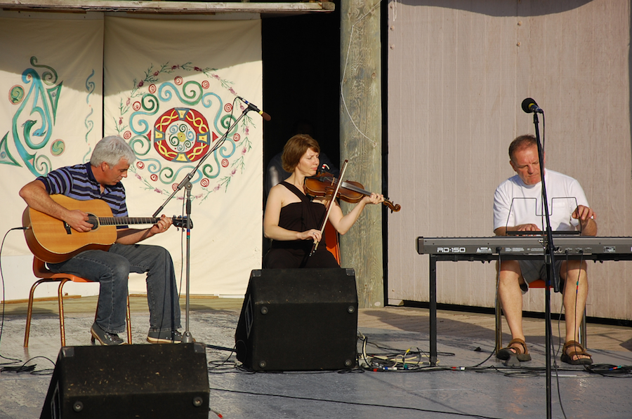 [dsc_5996.jpg] Melody Cameron on fiddle accompanied by Sheumas MacNeil on keyboards and Derrick Cameron on guitar