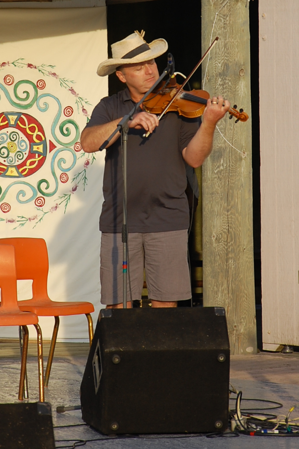 [dsc_6040.jpg] Kyle MacNeil on fiddle