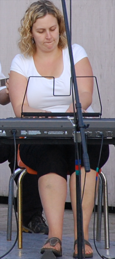 [dsc_6084a.jpg] Leanne Aucoin on keyboards
