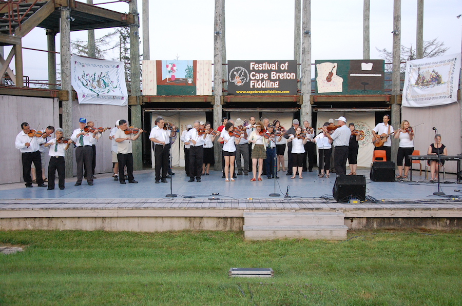 [dsc_6132.jpg] Cape Breton Fiddlers’ Association final group number directed by Eddie Rodgers and accompanied by Susan MacLean on keyboards