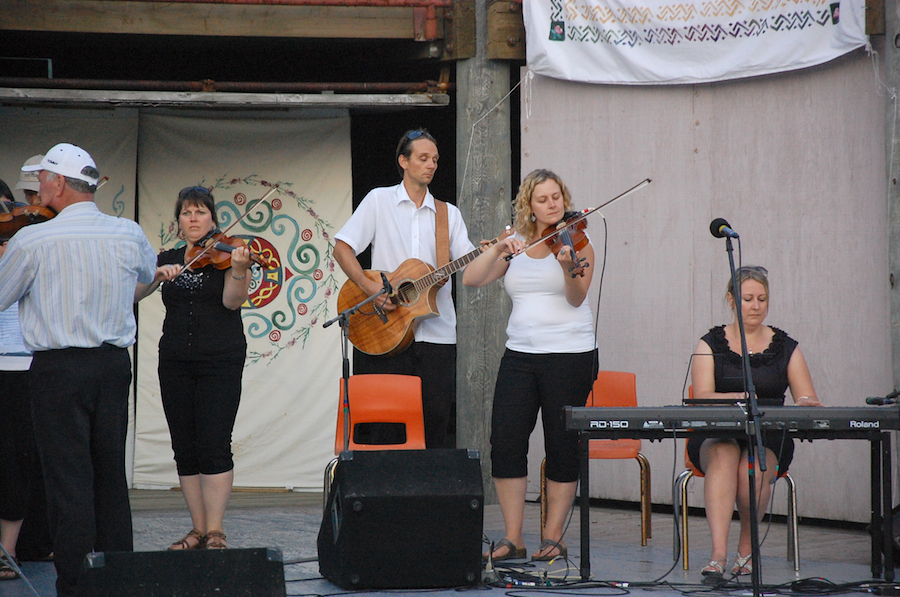 [dsc_6147.jpg] Cape Breton Fiddlers’ Association Final Group Number