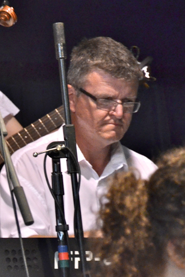 Lawrence Cameron on keyboards