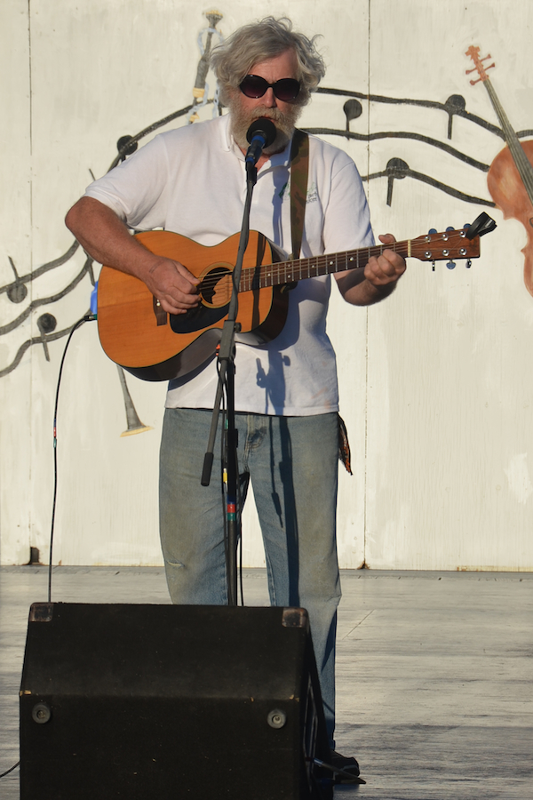 Bill Cameron (Ottawa) singing to his own guitar accompaniment