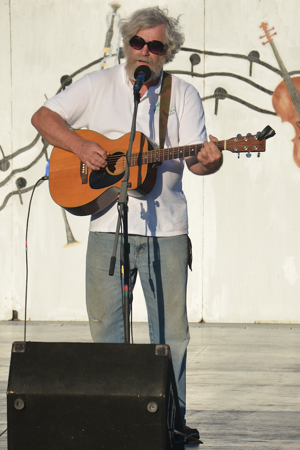 Bill Cameron (Ottawa) singing to his own guitar accompaniment