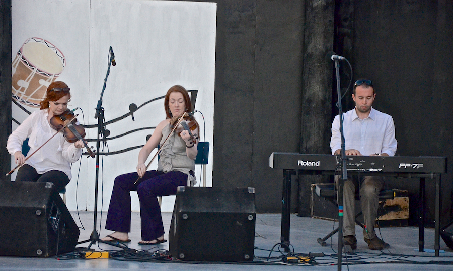 Margie and Dawn Beaton on fiddles accompanied by Kolten Macdonell on keyboard