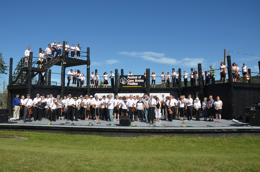 Bob MacEachern welcomes the attendees