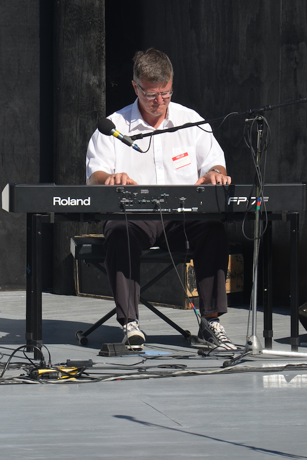 Lawrence Cameron on keyboard
