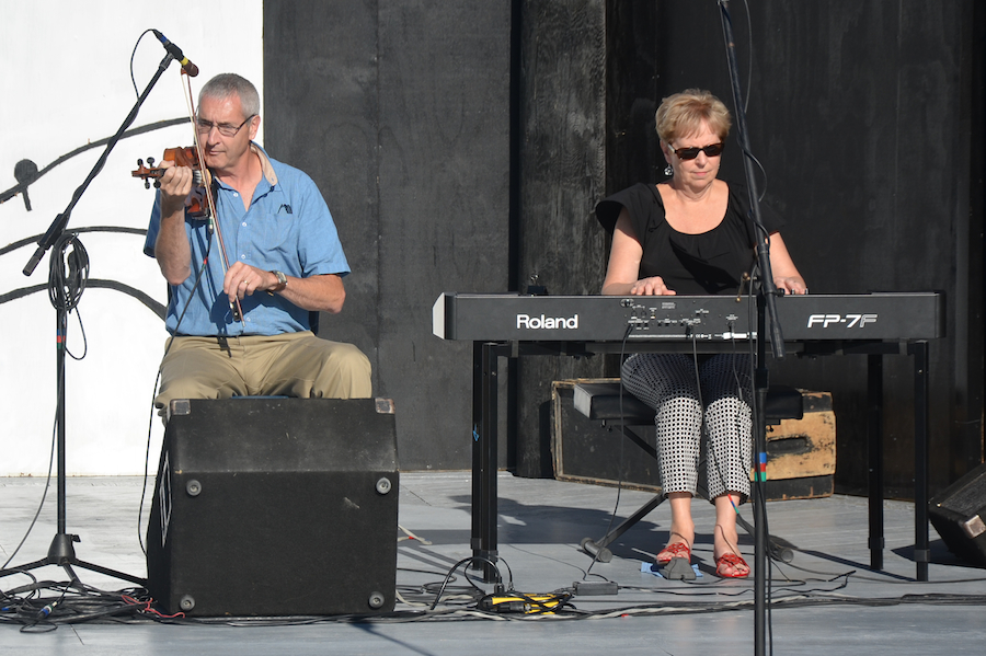 Kinnon Beaton on fiddle accompanied by Betty Lou Beaton on keyboard