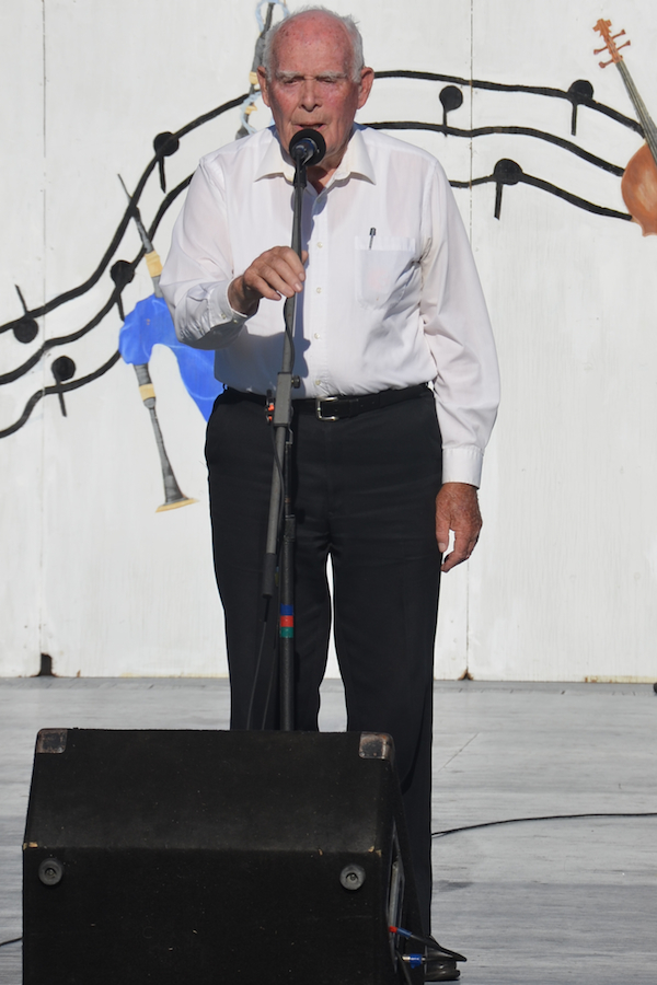 Rod C. MacNeil singing a Gaelic song
