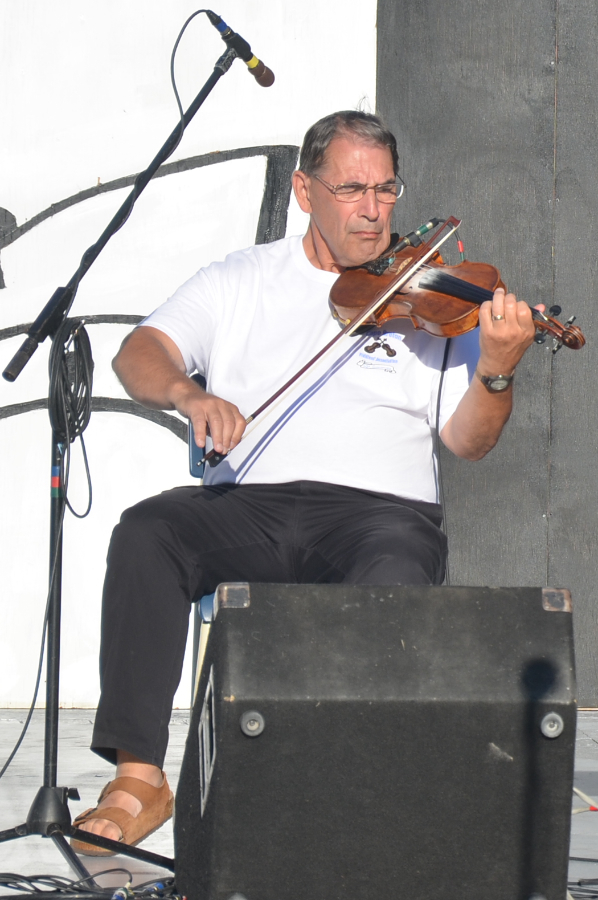 Stan Chapman on fiddle