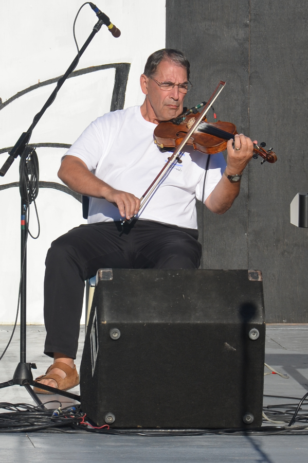 Stan Chapman on fiddle