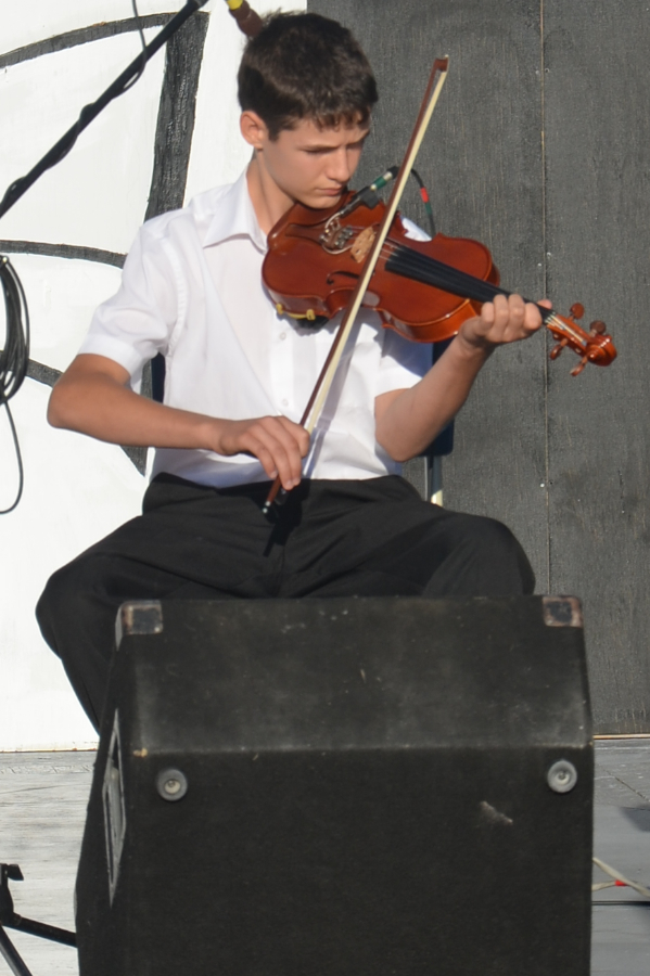 Olivier Broussard on fiddle
