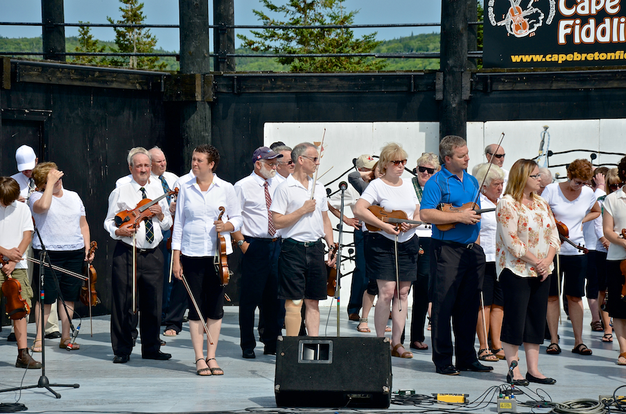 Cape Breton Fiddlers’ Association members during the tribute