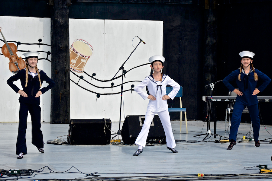 Hornpipe danced to recorded music by dancers from the MacArthur School of Dance