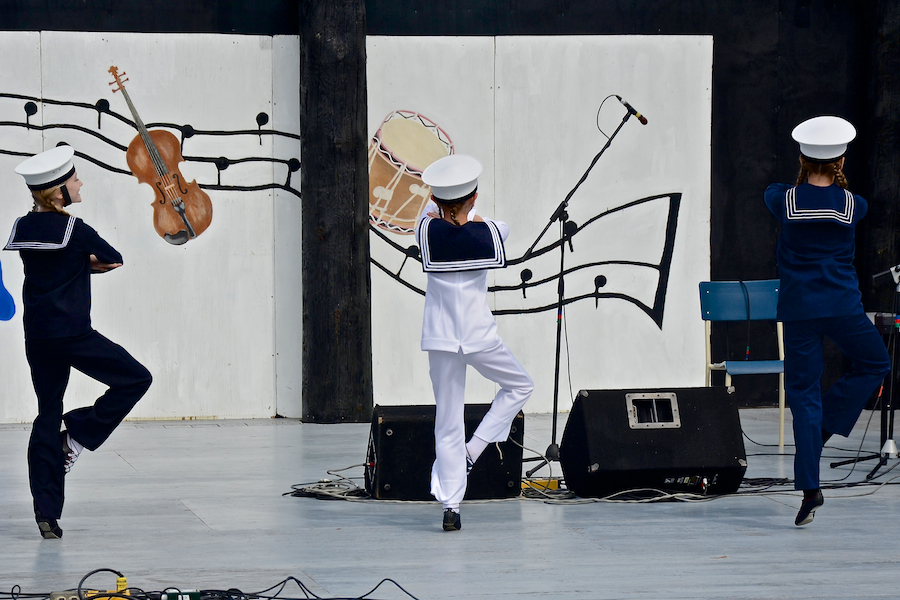 Hornpipe danced to recorded music by dancers from the MacArthur School of Dance