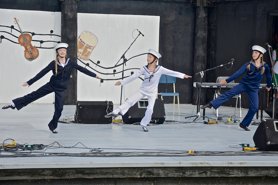 Hornpipe danced to recorded music by dancers from the MacArthur School of Dance
