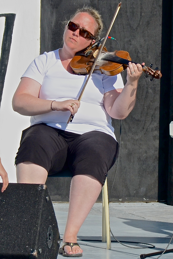 Dara MacDonald on fiddle