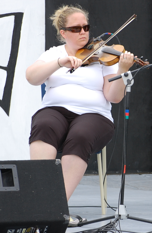 Dara MacDonald on fiddle