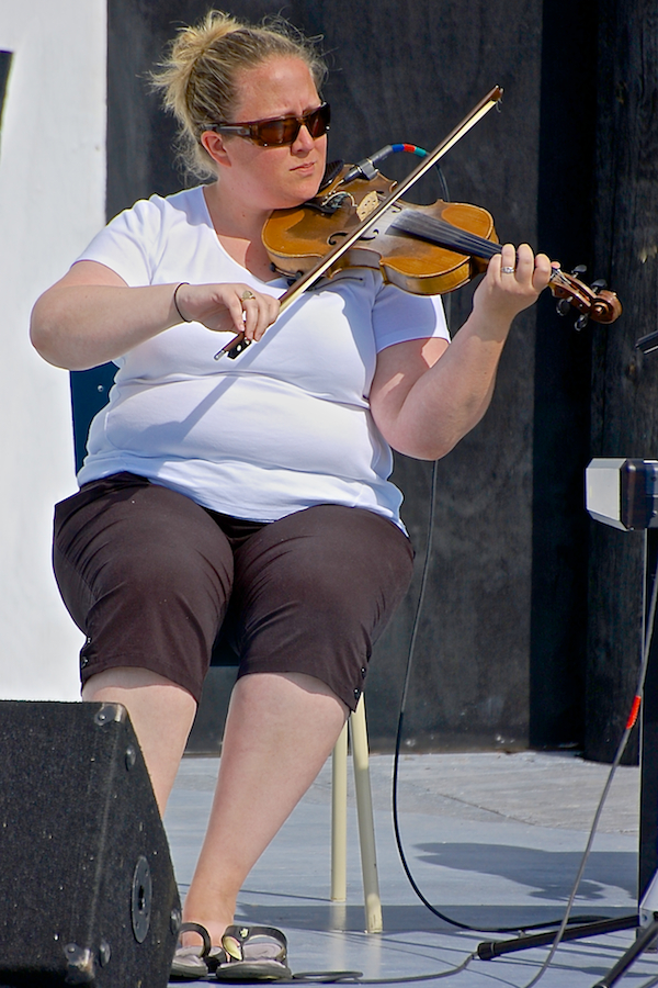 Dara MacDonald on fiddle