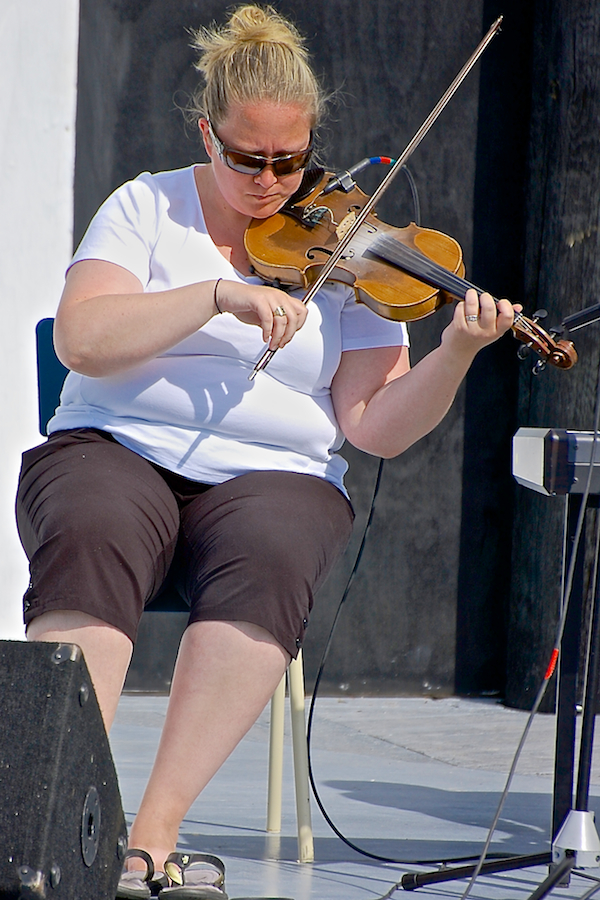 Dara MacDonald on fiddle