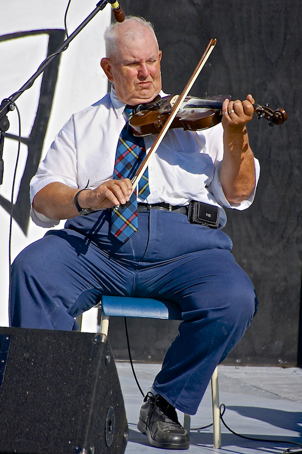 Donaldson MacLeod on fiddle