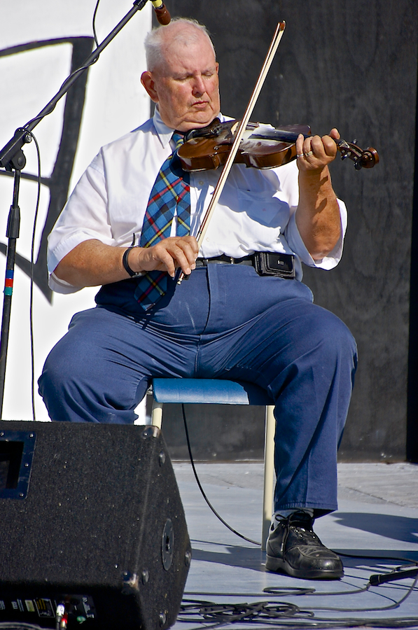 Donaldson MacLeod on fiddle