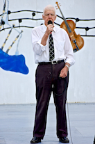 Joe MacNeil singing Waltzing Matilda