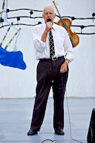 Joe MacNeil singing Waltzing Matilda