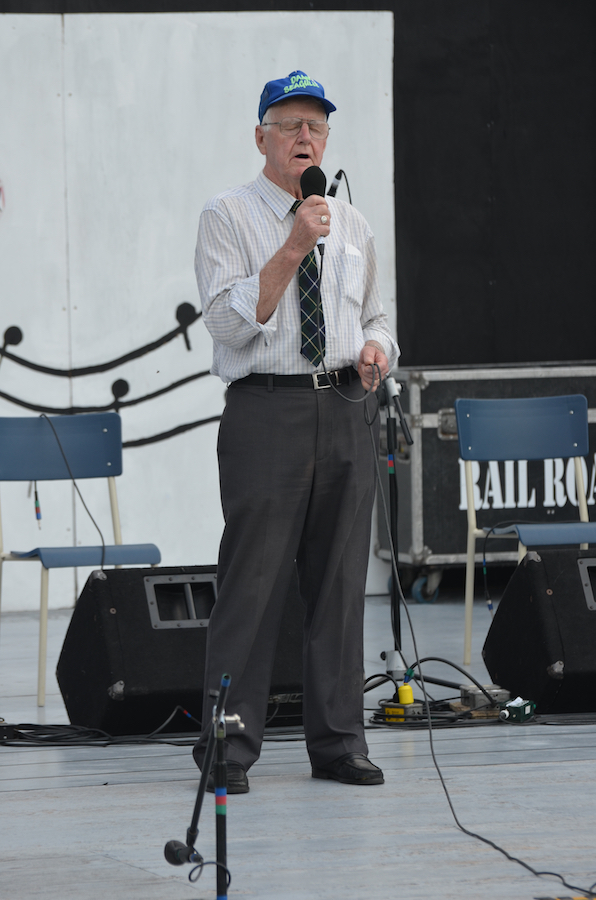Joe MacNeil singing Away from the Roll of the Sea