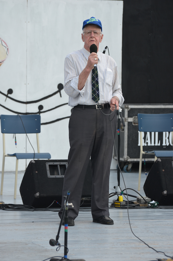Joe MacNeil singing Away from the Roll of the Sea