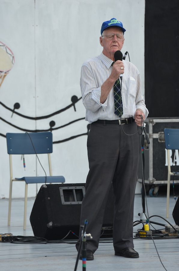 Joe MacNeil singing Away from the Roll of the Sea