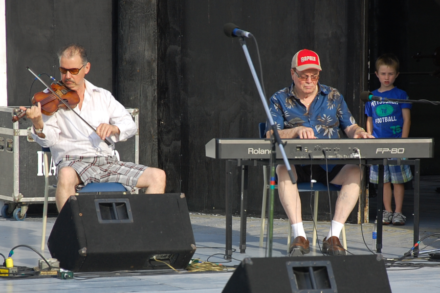 Larry Parks on fiddle accompanied by Doug MacPhee on keyboard