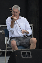Kinnon Beaton on fiddle