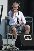 Kinnon Beaton on fiddle