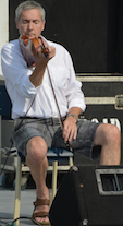 Kinnon Beaton on fiddle