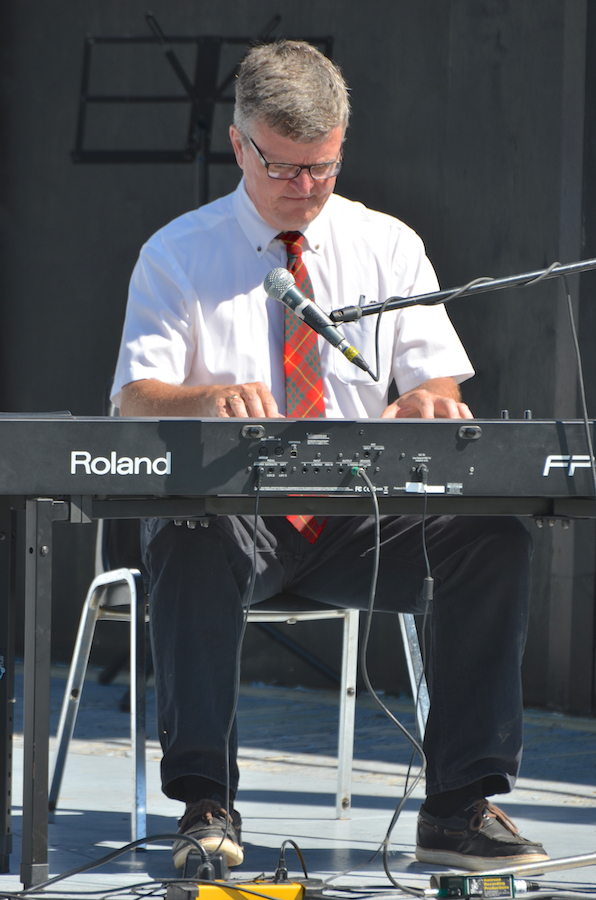Lawrence Cameron on keyboard