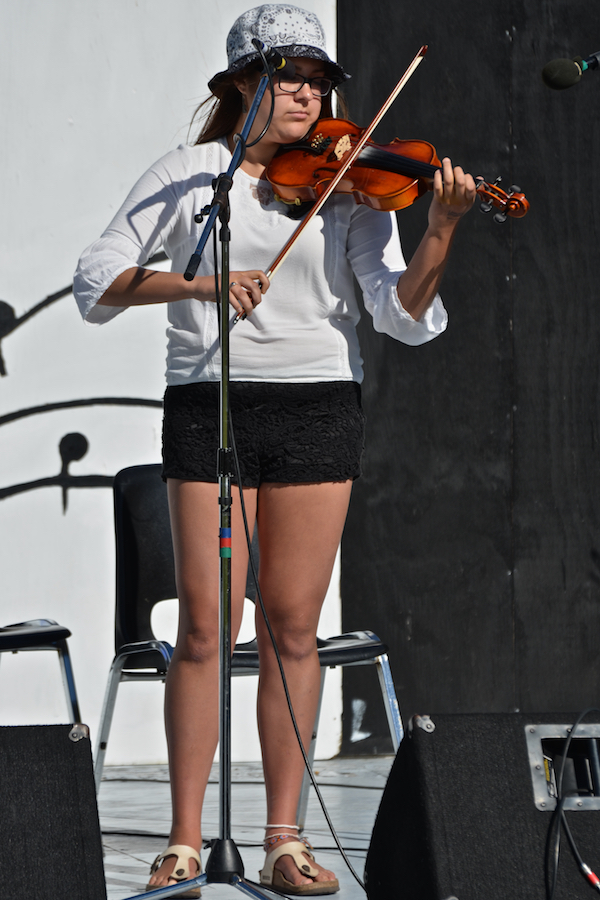 Shawnee Paul on fiddle