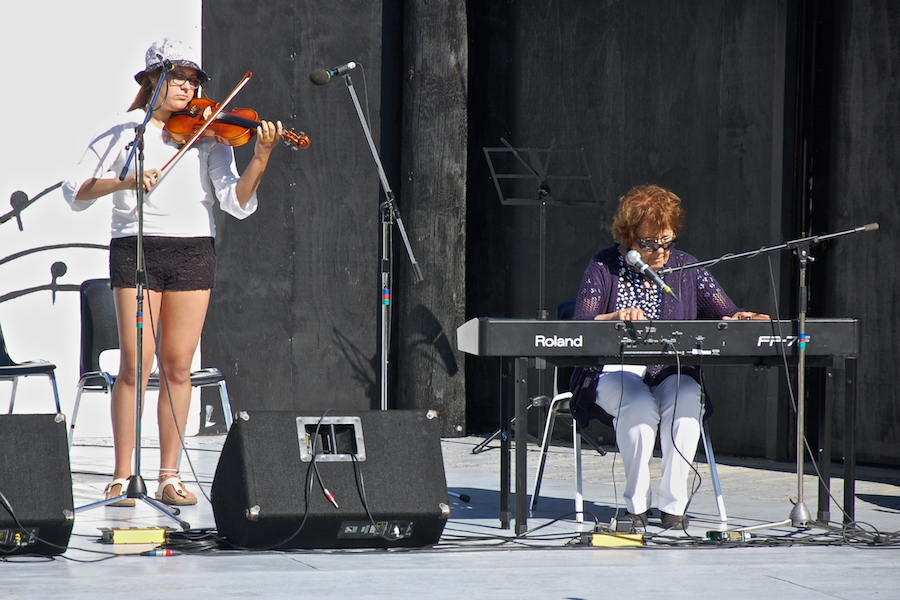 Shawnee Paul on fiddle accompanied by Janet Cameron on keyboard