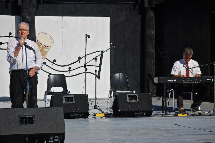 Joe MacNeil sings Make and Break Harbour accompanied by Lawrence Cameron on keyboard