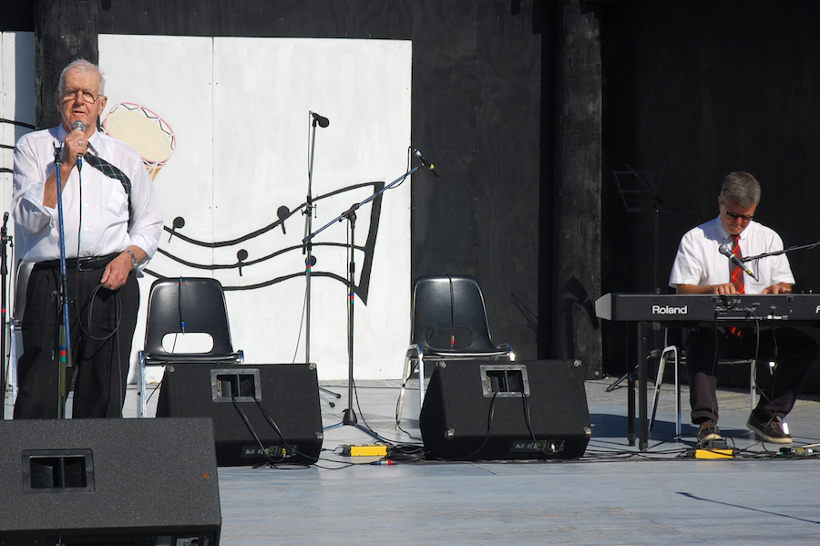 Joe MacNeil sings Make and Break Harbour accompanied by Lawrence Cameron on keyboard