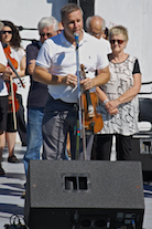 Rodney MacDonald, CEO of the Colaisde na Gàidhlig/Gaelic College, addresses the members of the Cape Breton Fiddlers’ Association