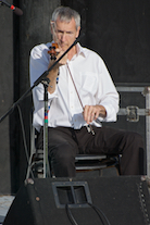 Kinnon Beaton on fiddle