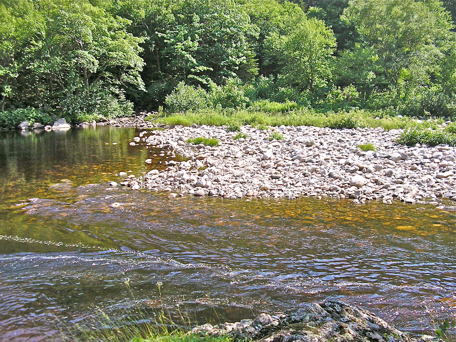 The cobblestone shore at the Third Pool