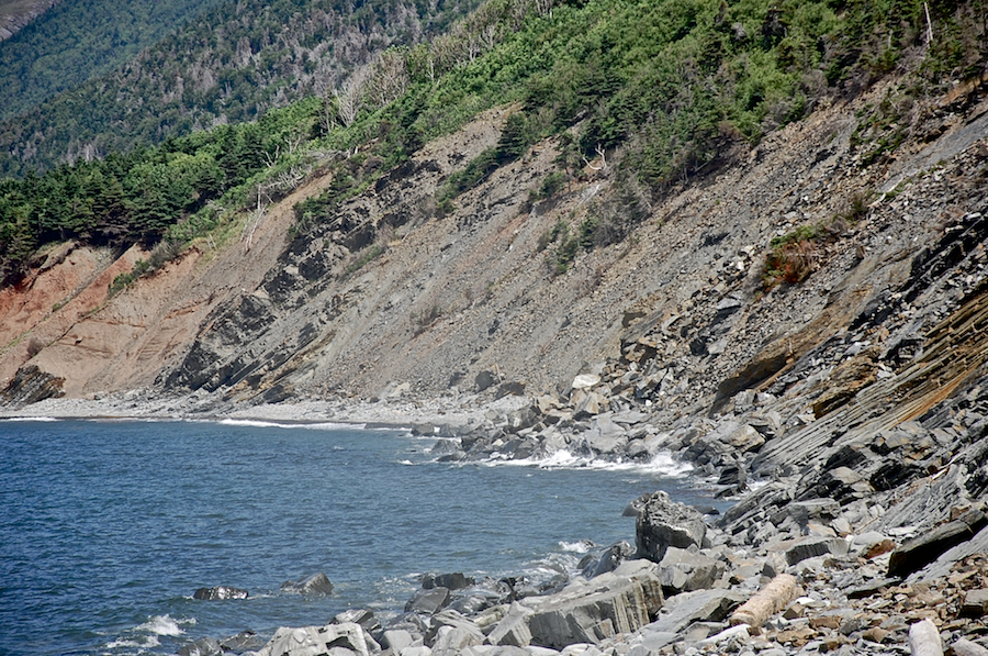 Rocks along Cap-Rouge