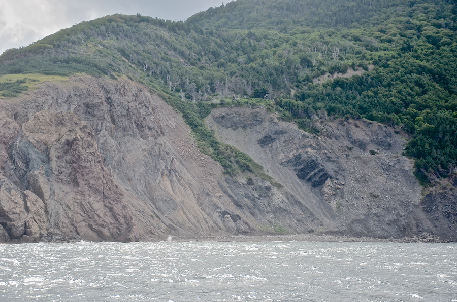 Southern continuation of the shore below the mountain