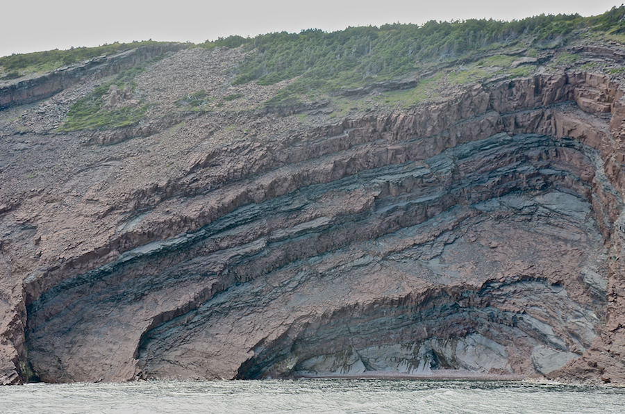 The “vaulted cave” seen from close in