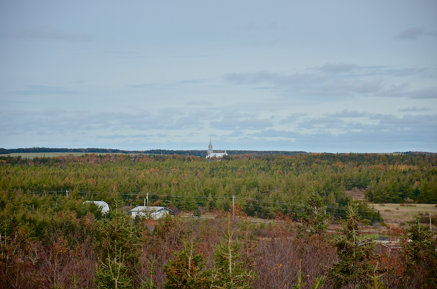 L’Église St-Pierre in Chéticamp from le Chemin Cormier